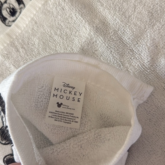 Disney Mickey Mouse Kitchen Towels NWOT - Picture 3 of 4